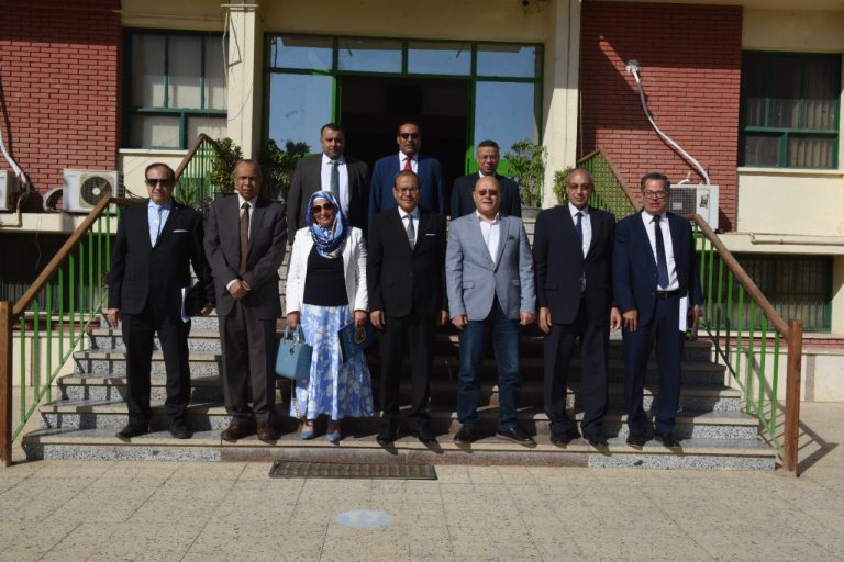 لجنة من “الأعلى للجامعات” لتقييم مقومات الدراسة بكلية الحقوق بجامعة سوهاج