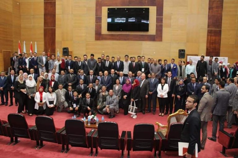 يهنئ اتحاد طلاب كلية الحقوق بجامعة سوهاج الطلاب المتميزين