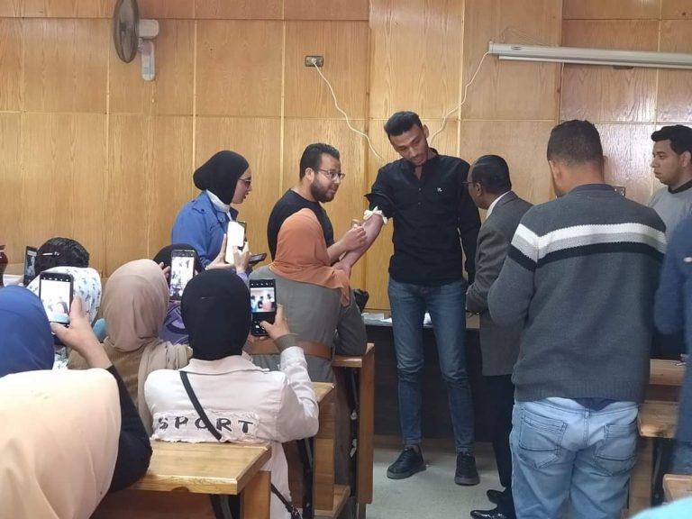 قيام اتحاد طلاب الكليه بمشاركه اسر الكليه بعمل دوره اسعافات اوليه