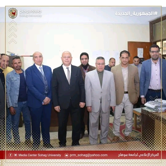 رئيس جامعة سوهاج يتابع سير العمل بالإدارات ويؤكد على ضرورة رفع قدرات العاملين لتحقيق التنمية الإدارية.