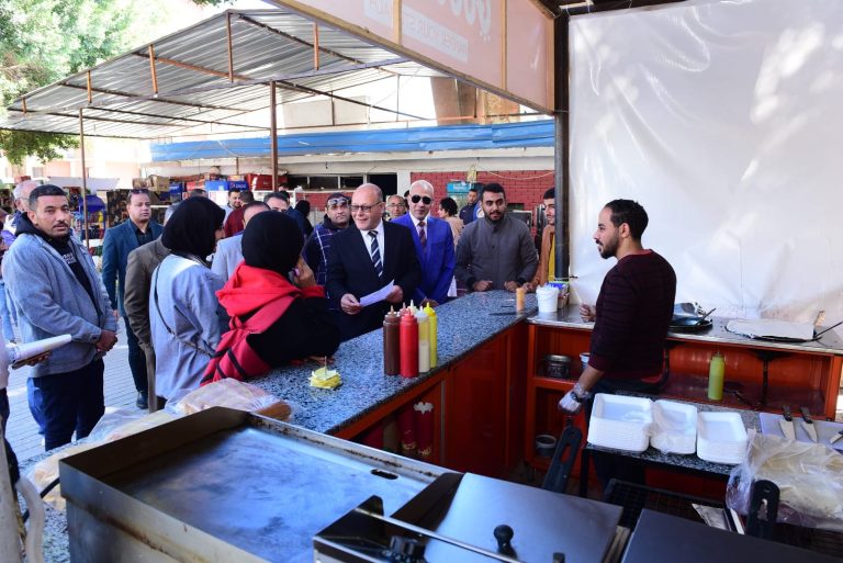 Sohag University President ensures the Quality of the Food provided in the University Cafeteria and meets with Students to determine the Extent of their Satisfaction with the Service Provided