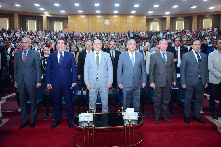 عاش الابطال الحقيقيين للمحاكمة الصورية . ا.د عميد الكلية . ا.د وكيل الكلية لشئون التعليم والطلاب. اد وكيل الكلية لشئون خدمة المجتمع وتنمية البيئة . امين الكلية.