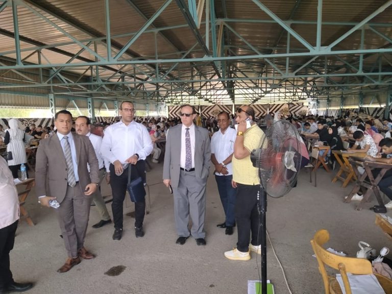 فى اول ايام امتحانات الفصل الدراسى الثانى للعام الجامعى ٢٠٢٤/٢٠٢٣ تفقد اليوم الثلاثاء ٢٠٢٤/٥/٢١ السيد ا.د.حسان النعماني رئيس الجامعة أعمال الامتحانات بكلية الحقوق يصاحبه السيد ا.د.عبدالناصر ياسين نائب رئيس الجامعة لشئون التعليم والطلاب والسيد ا.د.رابح رتيب عميد كلية الحقوق والسادة وكلاء الكلية والسادة اعضاء هيئة التدريس بالكلية والسيد اللواء/ طارق حافظ مدير الأمن الجامعى والسيد/صلاح حامد أمين الكلية..