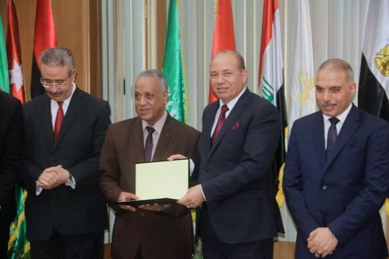 تم يوم الأربعاء الموافق 10 يوليو 2024م تكريم فريق المحاكمة الصورية كلية الحقوق جامعة سوهاج بقاعة الأستاذ الدكتور عبد الرزاق السنهورى العريقة بمقر كلية الحقوق جامعة المنصورة .