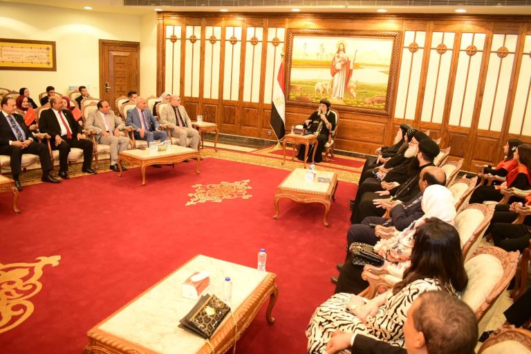 *في لقاء الأول من نوعه ..البابا تواضروس يستقبل طلاب جامعة سوهاج بالمقر البابوي بالكاتدرائية الأرثوذوكسية*